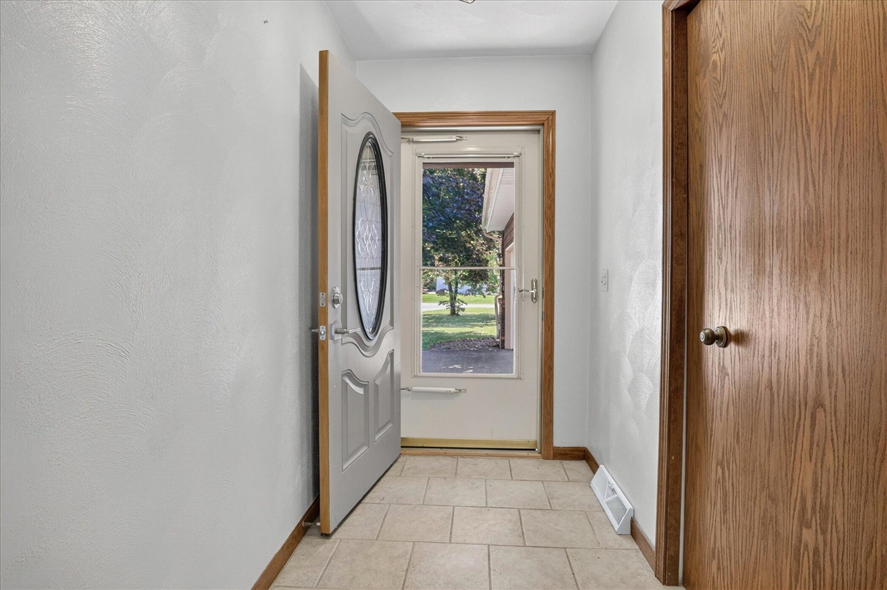 56800 Bow Drive Three Rivers, MI 49093 - Photo 6 of 44