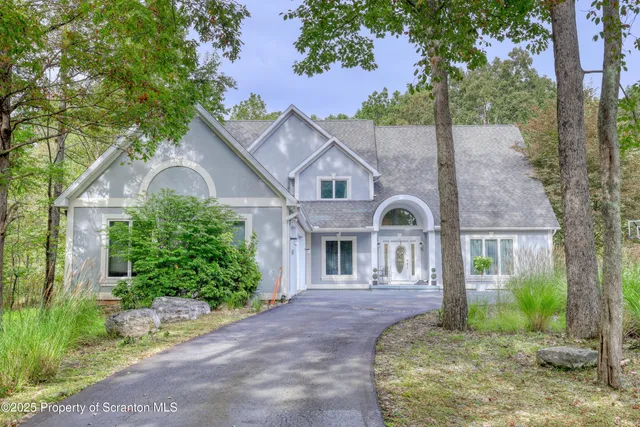 $699,000 | 8 Hazlenut Drive, Mountain Top, PA 18707