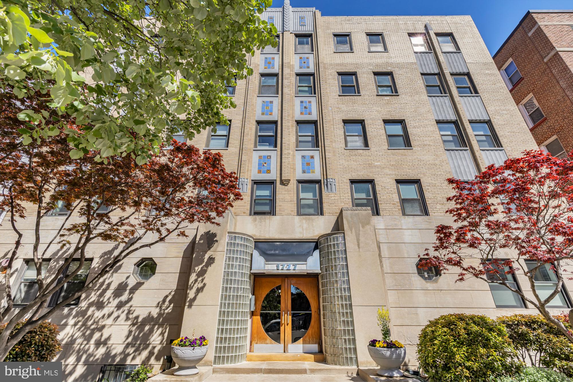 1727 R Street Northwest, Unit 402 Washington, DC 20009 - Photo 2 of 37 front view of a building
