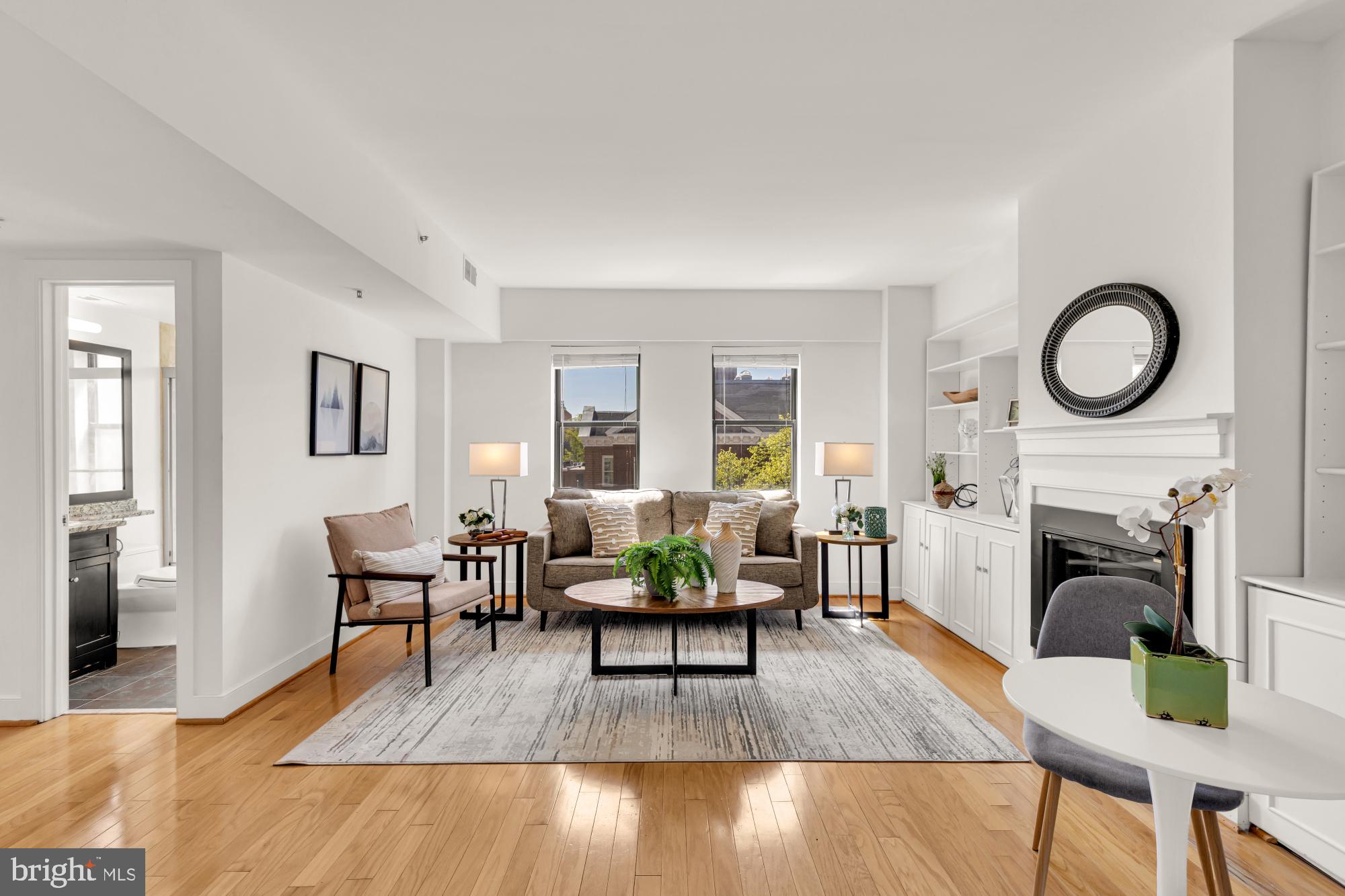 1727 R Street Northwest, Unit 402 Washington, DC 20009 - Photo 5 of 35 Expansive Living Room