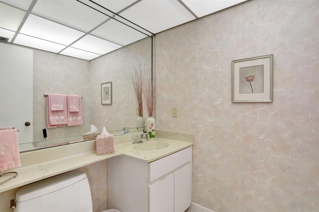 330 Southeast 20th Avenue, Unit 307 Deerfield Beach, FL 33441 - Photo 19 of 48