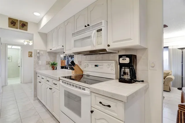 $549,900 | 330 Southeast 20th Avenue, Unit 307, Deerfield Beach, FL 33441