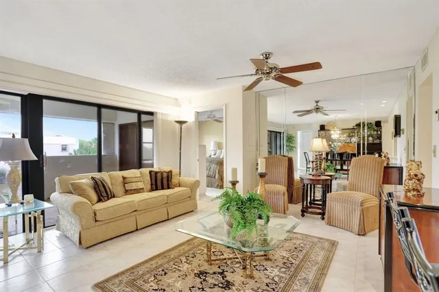 $549,900 | 330 Southeast 20th Avenue, Unit 307, Deerfield Beach, FL 33441