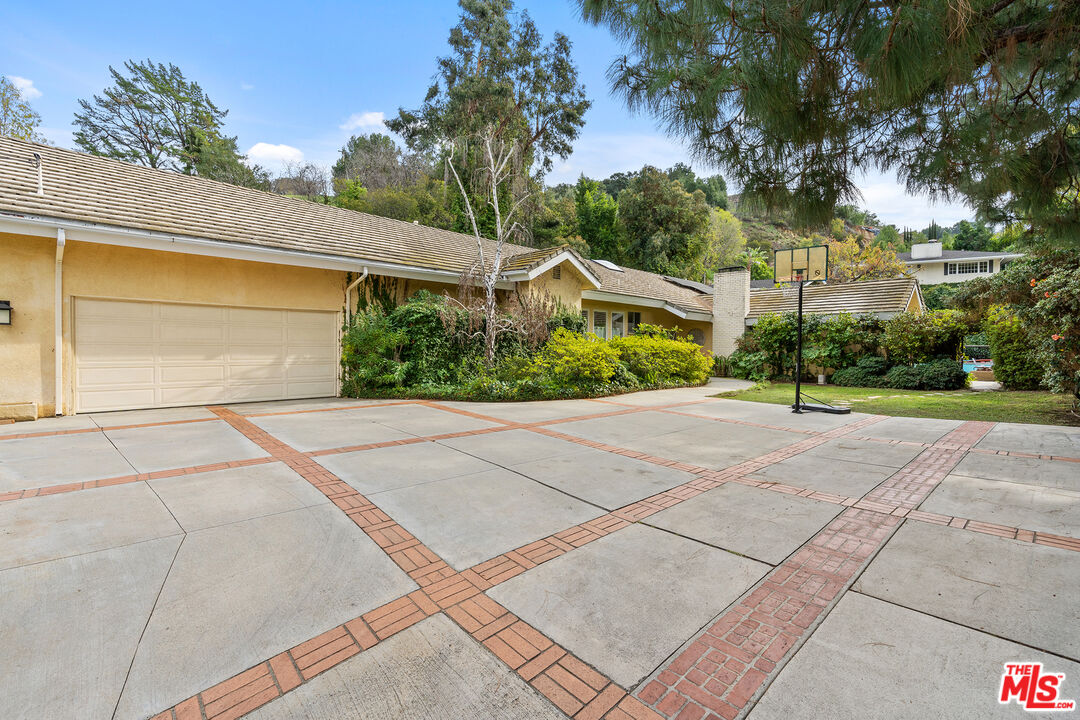 2726 Ellison Drive, Beverly Hills, CA 90210 Compass