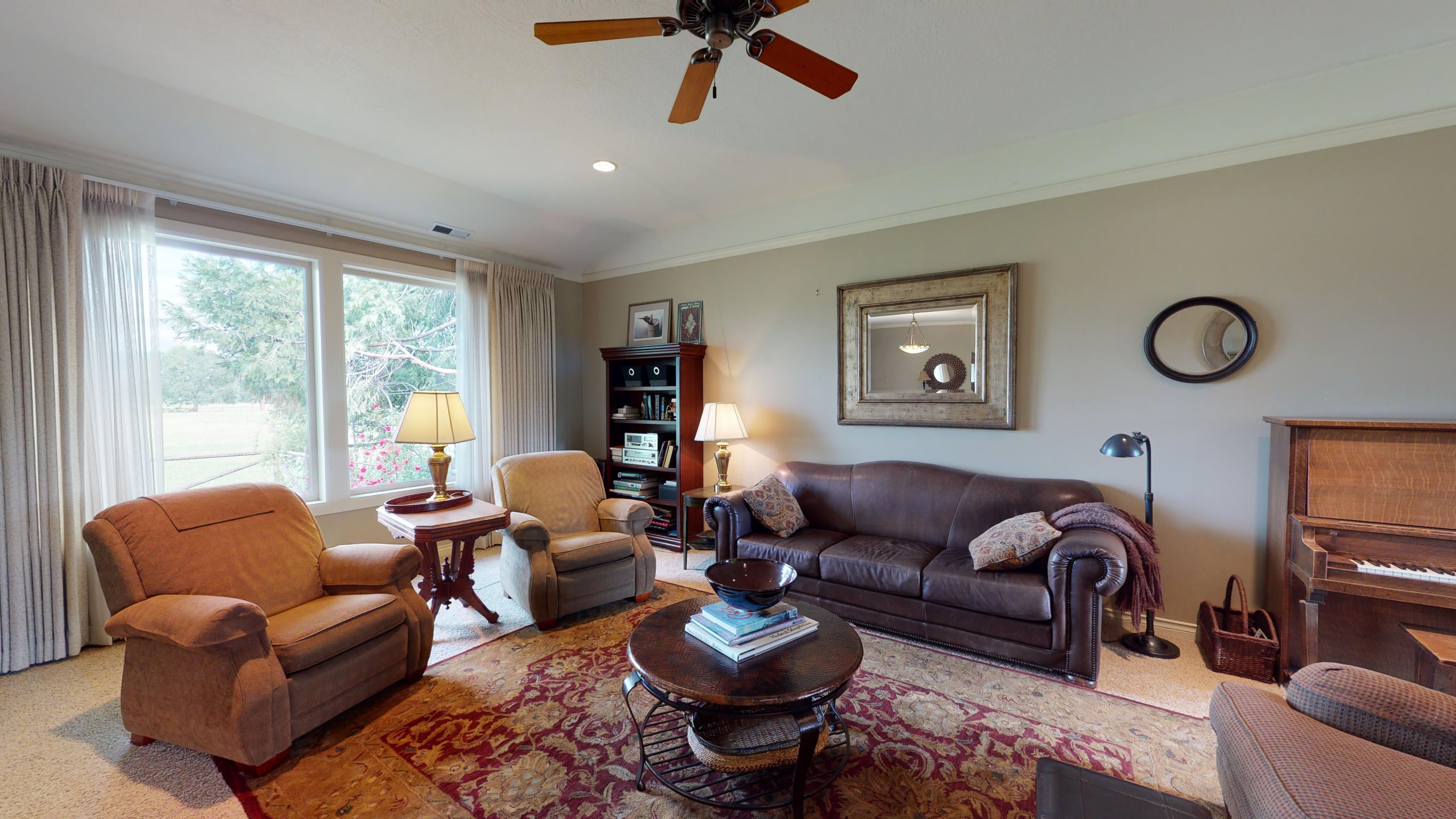 3315 Leonard Road Grants Pass, OR 97527 - Photo 8 of 86 Living room