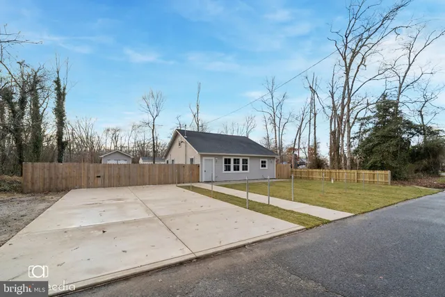 a view of a house with a big yard