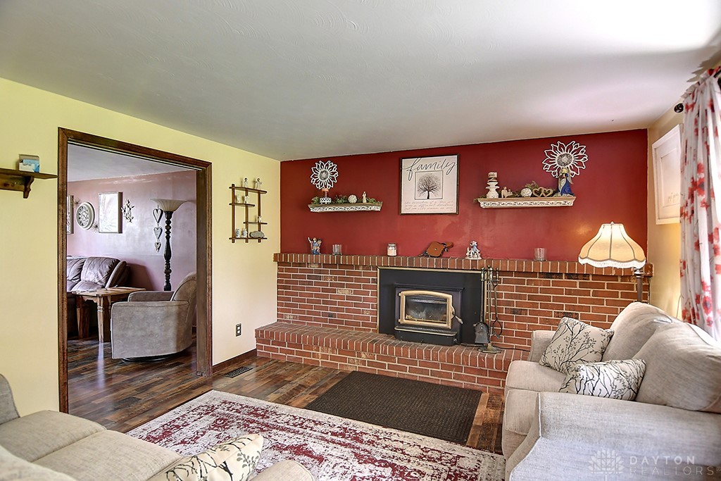 6447 Highbury Road Huber Heights, OH 45424 - Photo 6 of 33 Family Room