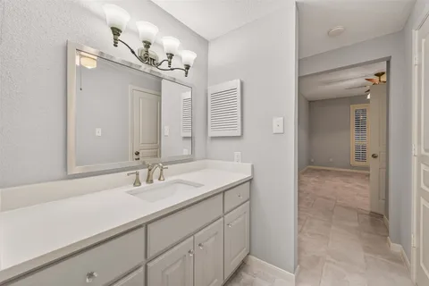 $194,900 | 2400 North Braeswood Boulevard, Unit 129, Houston, TX 77030