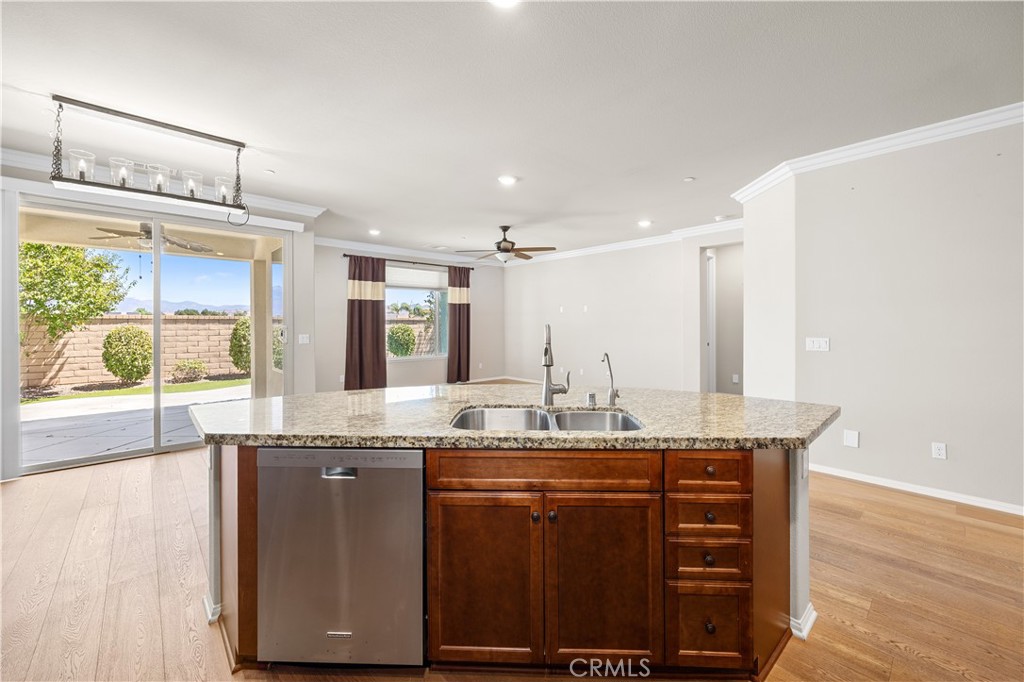 1382 Via Rivas Hemet, CA 92545 - Photo 7 of 39 SS appliances