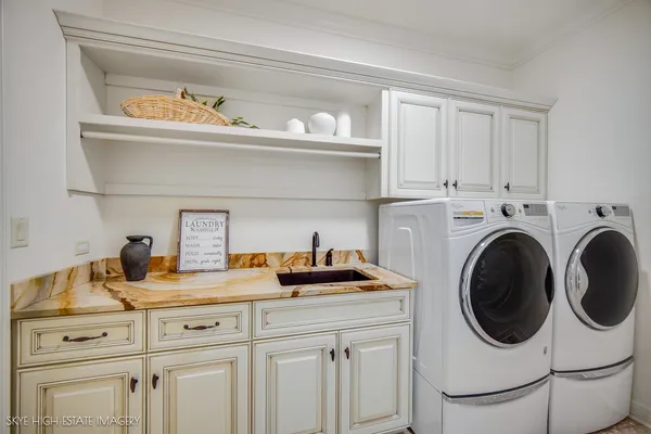 $1,448,000 | 1 Willowcrest Drive, Oak Brook, IL 60523