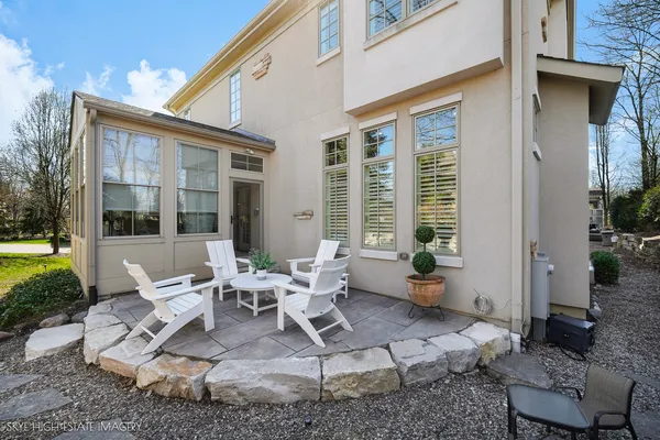 $1,448,000 | 1 Willowcrest Drive, Oak Brook, IL 60523