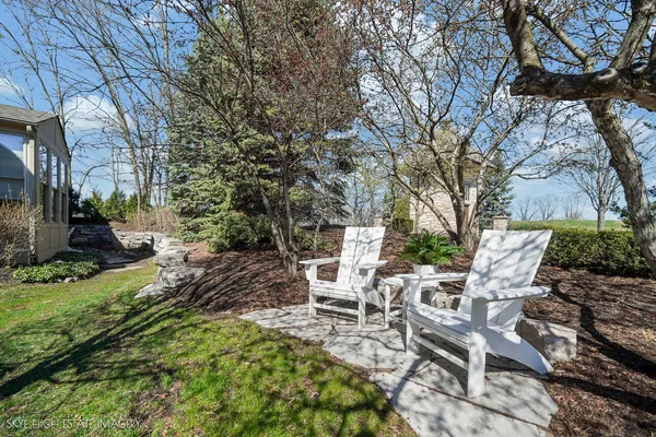 $1,448,000 | 1 Willowcrest Drive, Oak Brook, IL 60523