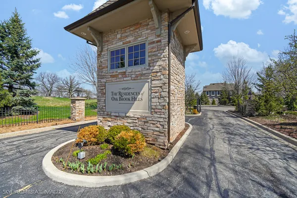 $1,448,000 | 1 Willowcrest Drive, Oak Brook, IL 60523