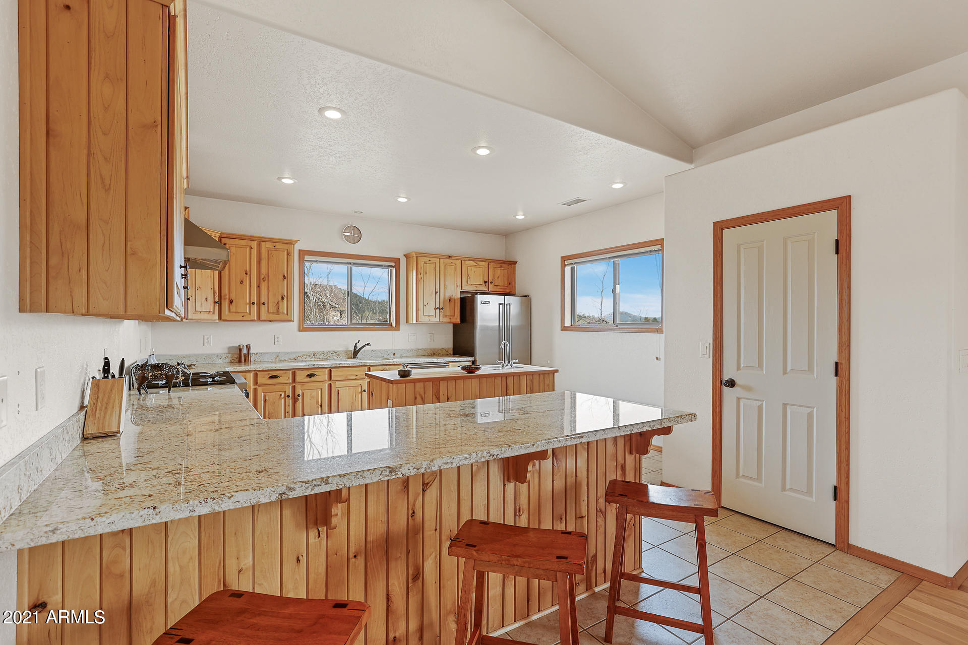 9676 North Bryant Road Flagstaff, AZ 86004 - Photo 10 of 42 Breakfast Bar