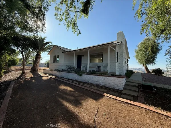 $3,500 | 126 East Sunset Drive South, Redlands, CA 92373