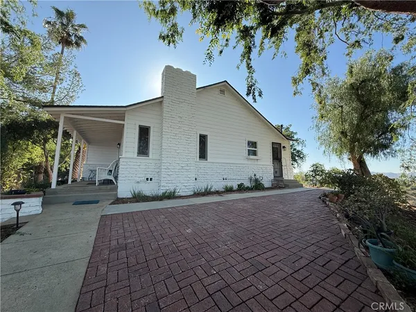 $3,500 | 126 East Sunset Drive South, Redlands, CA 92373