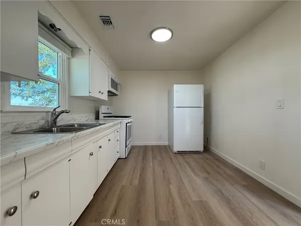 $3,500 | 126 East Sunset Drive South, Redlands, CA 92373