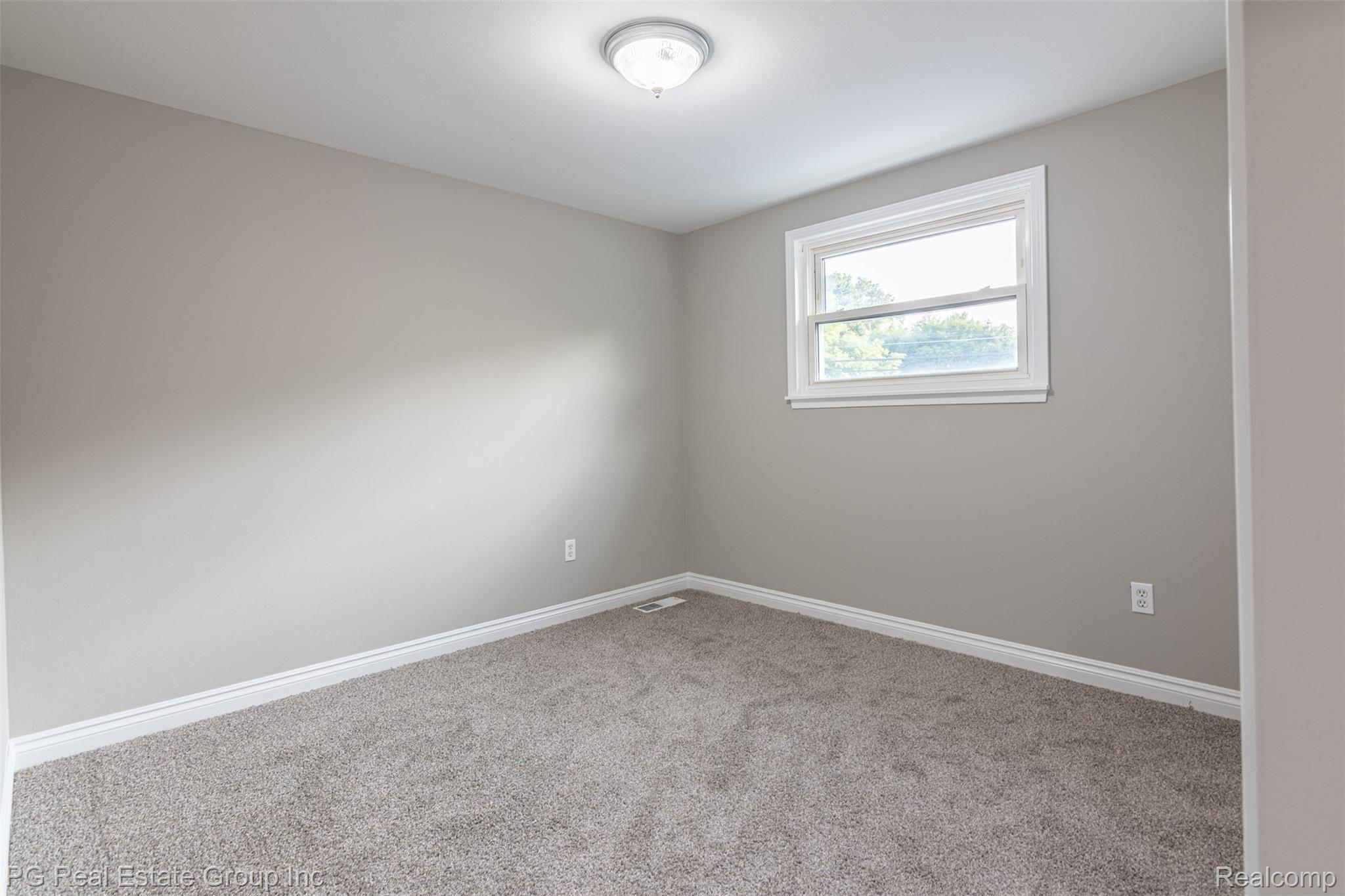 25803 Schoenherr Road Warren, MI 48089 - Photo 22 of 29 25803 Shoenherr Rd-24.jpg