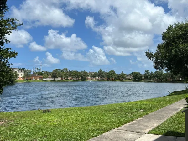 $235,000 | 3690 North 56th Avenue, Unit 916, Hollywood, FL 33021