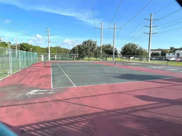 $235,000 | 3690 North 56th Avenue, Unit 916, Hollywood, FL 33021