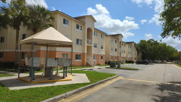 $235,000 | 3690 North 56th Avenue, Unit 916, Hollywood, FL 33021