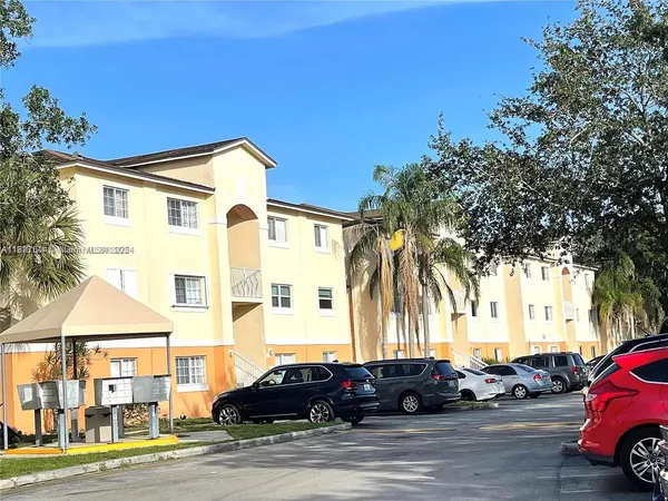 $235,000 | 3690 North 56th Avenue, Unit 916, Hollywood, FL 33021