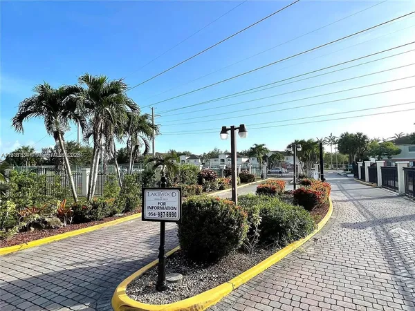 $235,000 | 3690 North 56th Avenue, Unit 916, Hollywood, FL 33021
