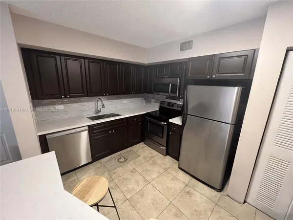 $235,000 | 3690 North 56th Avenue, Unit 916, Hollywood, FL 33021