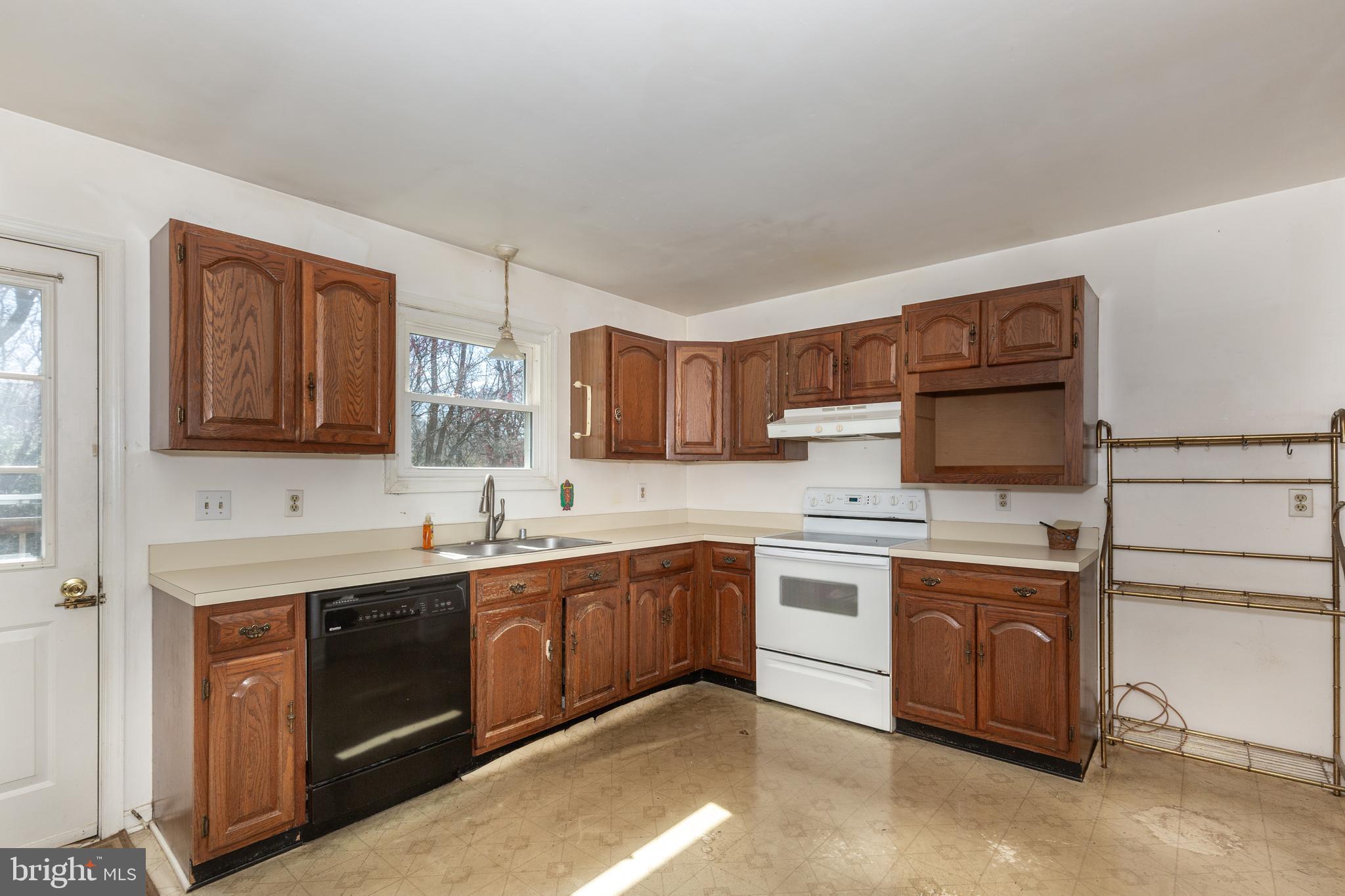 19535 Graystone Road White Hall, MD 21161 - Photo 8 of 32