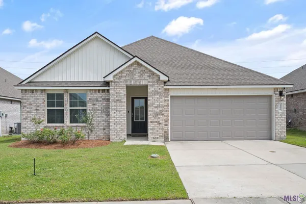 $2,300 | 15820 Loussier Drive, Zachary, LA 70791