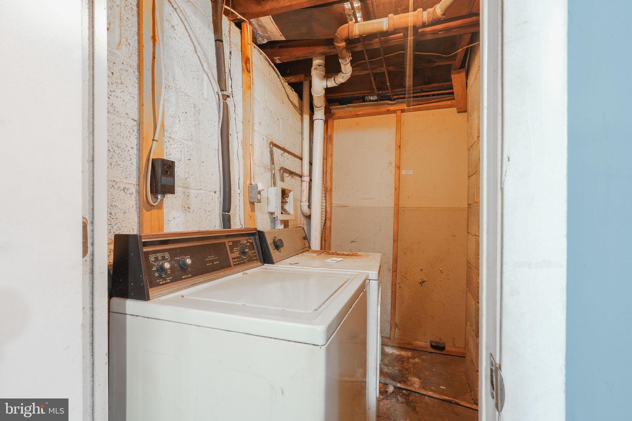 5441 Taussig Road Bladensburg, MD 20710 - Photo 24 of 37 a utility room with dryer and washer