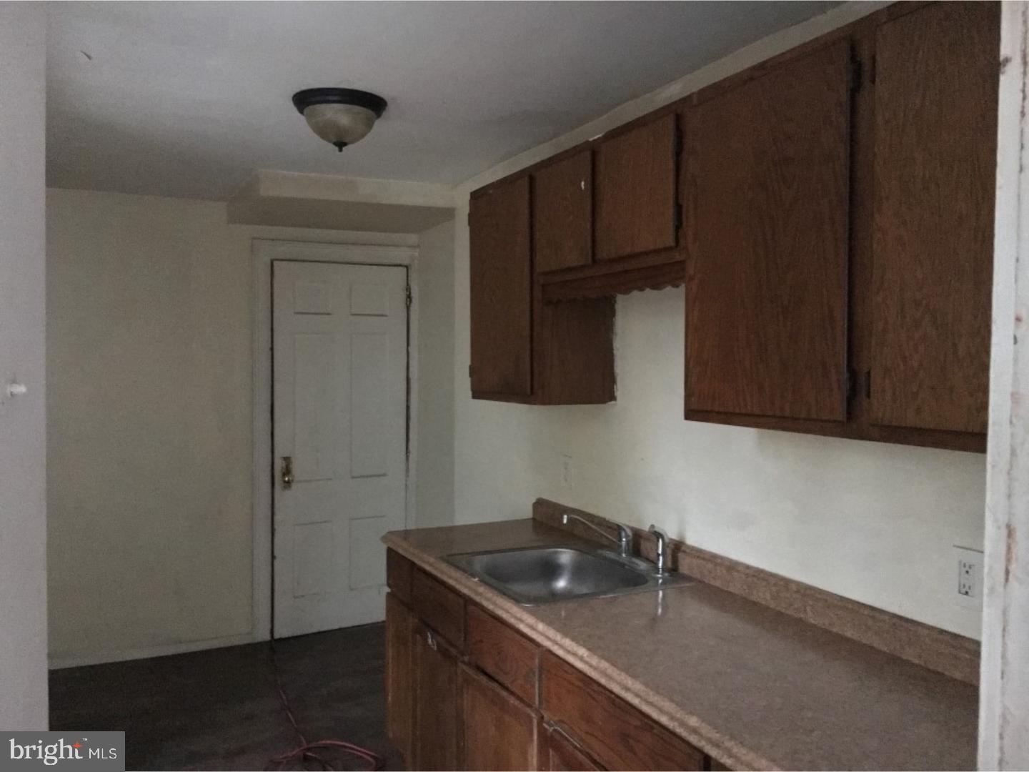 1061 Collings Road Camden, NJ 08104 - Photo 5 of 14