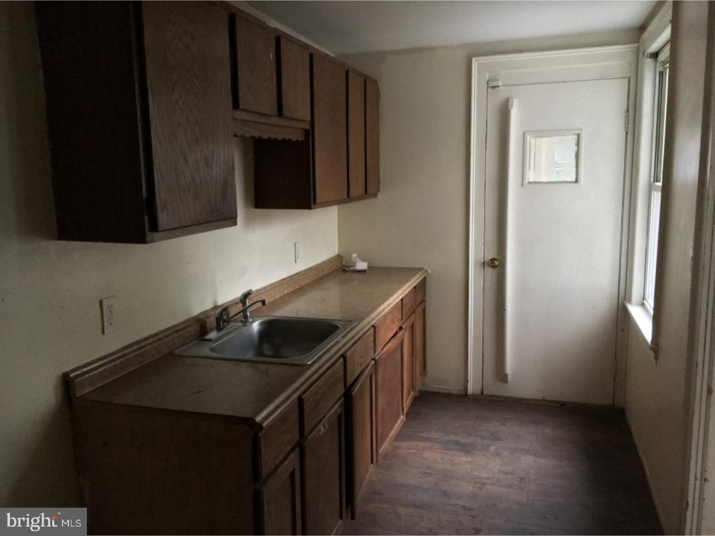 1061 Collings Road Camden, NJ 08104 - Photo 6 of 14