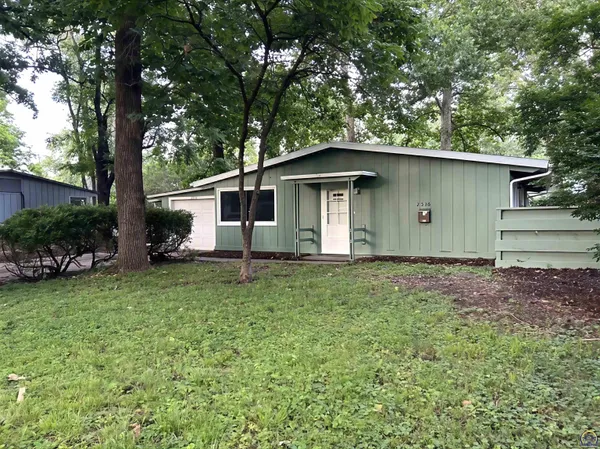 $174,900 | 2516 Southwest Burnett Road, Topeka, KS 66614