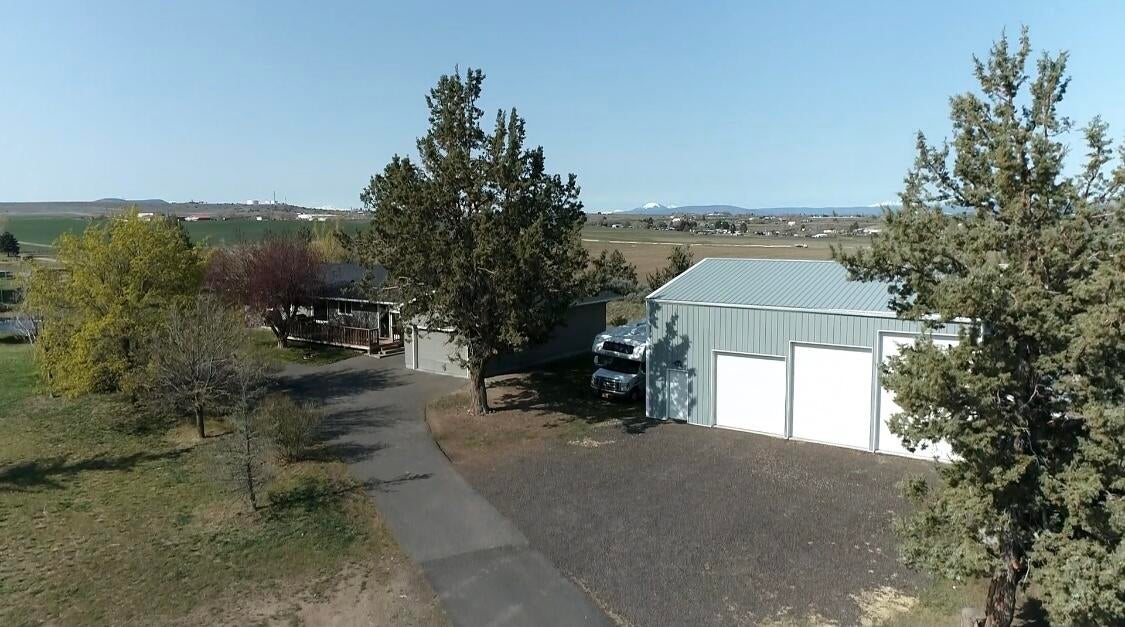 161 Southwest Cascade Lane Madras, OR 97741 - Photo 50 of 53 F7BF15DD-60AD-4DC8-87C2-CA6ADF615A9E