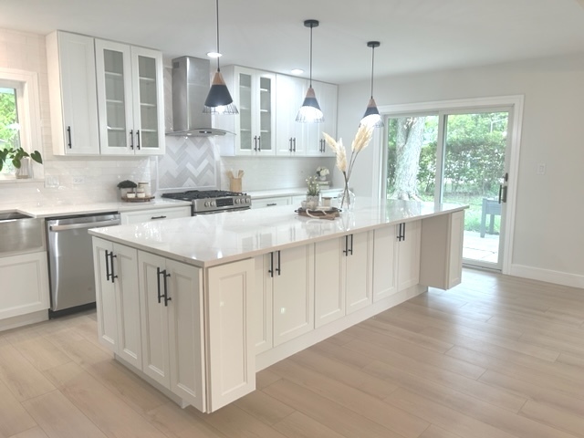 815 Downing Drive Schaumburg, IL 60169 - Photo 2 of 8 a kitchen with a sink stove and cabinets