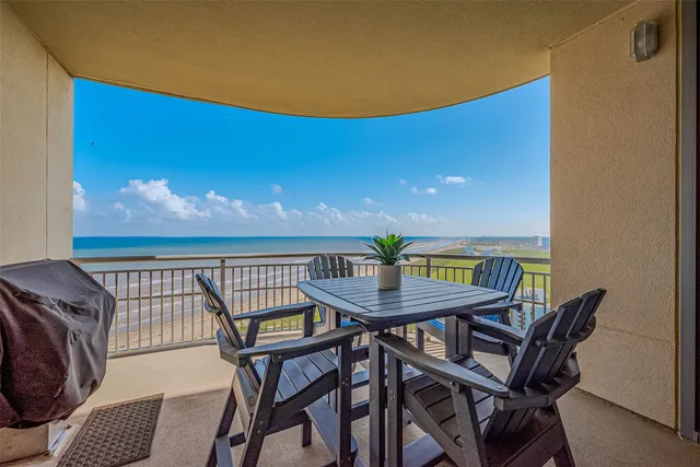 $979,000 | 801 East Beach Drive, Unit TW2108, Galveston, TX 77550