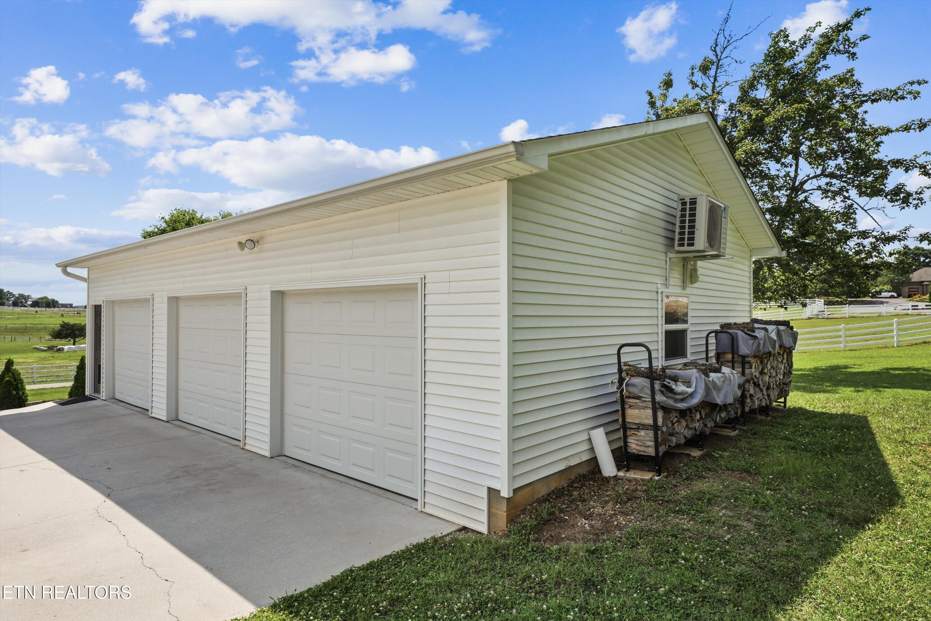 930 Gregg Road Friendsville, TN 37737 - Photo 38 of 48 Garage