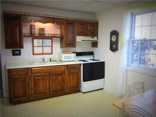 318 Stoneybrook Road Columbia, TN 38401 - Photo 15 of 20 Apartment Suite. Full kitchen with beautiful views of the mature trees.