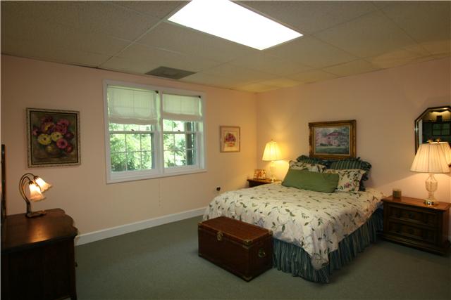318 Stoneybrook Road Columbia, TN 38401 - Photo 17 of 20 A secondary bedroom and studio, hobby or 5th bedroom is located in the Apartment Suite.