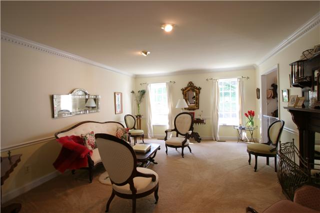 318 Stoneybrook Road Columbia, TN 38401 - Photo 3 of 20 Formal Living Room