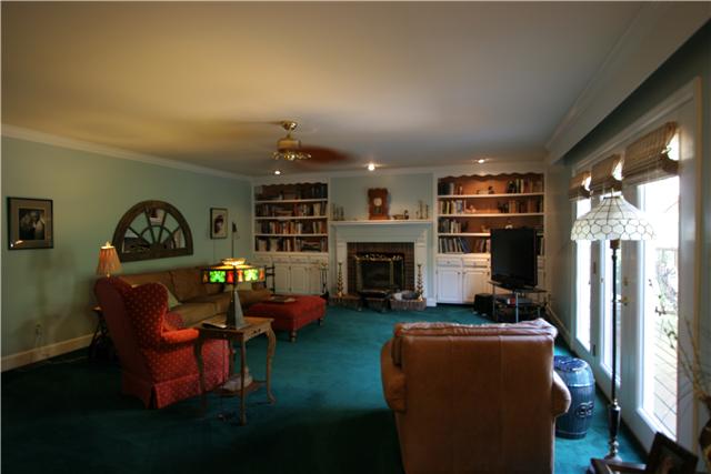 318 Stoneybrook Road Columbia, TN 38401 - Photo 8 of 20 Light and Bright great room with built-in bookcases and gas log fireplace.