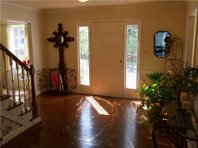 318 Stoneybrook Road Columbia, TN 38401 - Photo 9 of 20 Welcoming Entrance Foyer