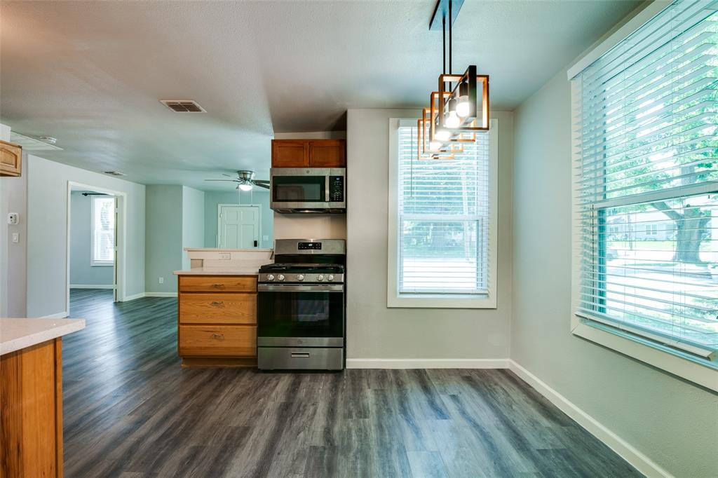 606 West High Street Terrell, TX 75160 - Photo 13 of 28 a room with furniture and window