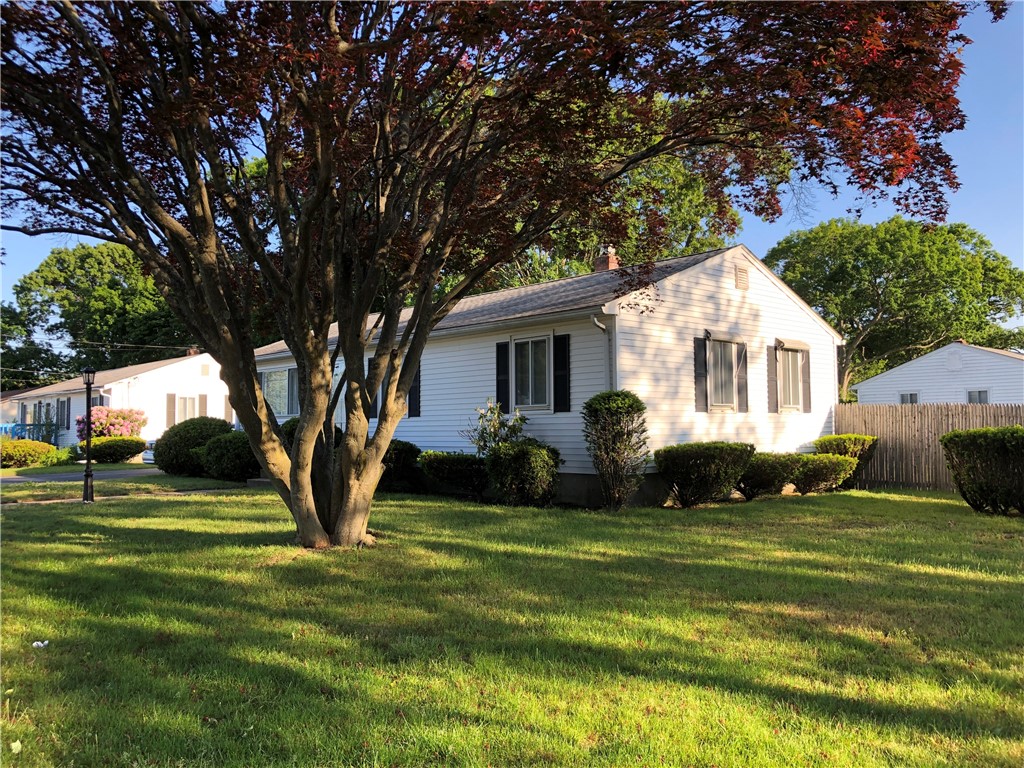 426 Strawberry Field Road Warwick, RI 02886 - Photo 3 of 13 Gallery Image 3