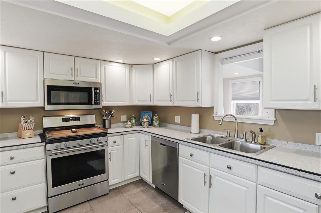 4561 Allen Road Canandaigua Town, NY 14424 - Photo 13 of 38 Kitchen