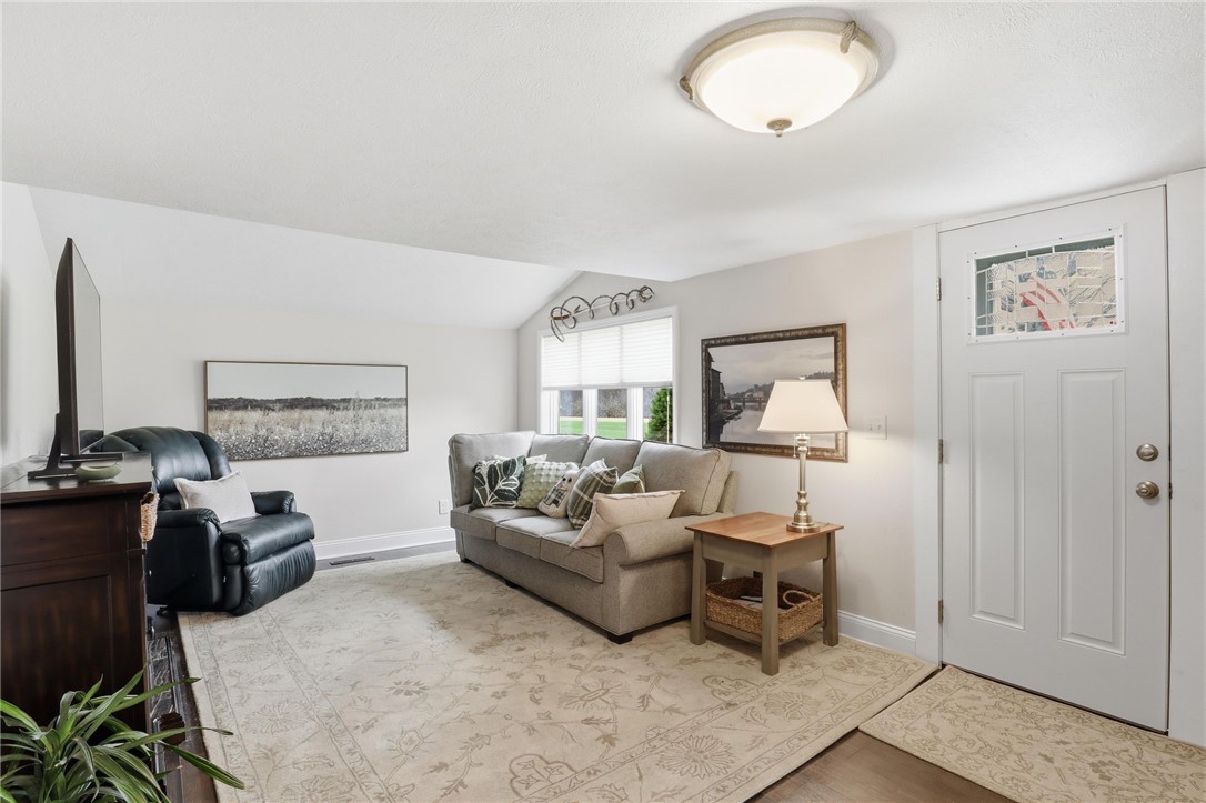 4561 Allen Road Canandaigua Town, NY 14424 - Photo 7 of 38 Living room