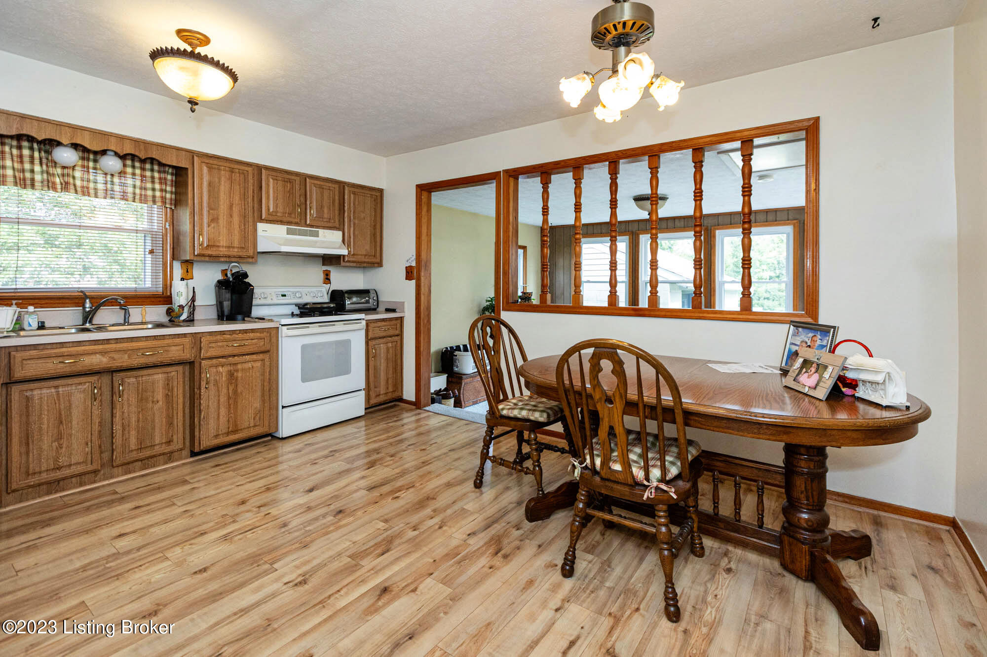 10101 Fairmount Road Louisville, KY 40291 - Photo 7 of 29 Kitchen