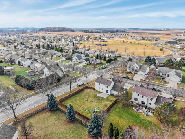 $445,000 | 513 Bridlewood Lane, Watertown, WI 53094