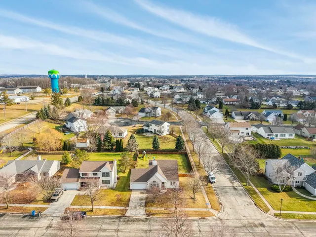 $445,000 | 513 Bridlewood Lane, Watertown, WI 53094